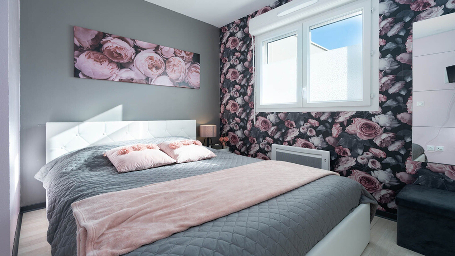 Room 3, Apartment in Sérignan with shared pool, Hérault