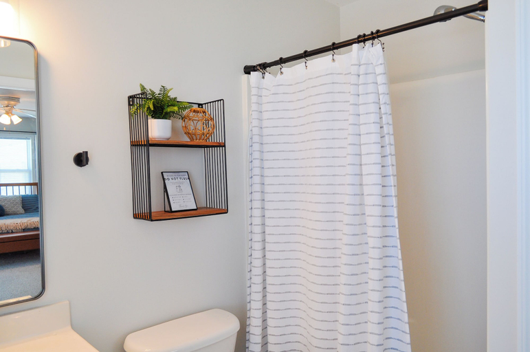 Bathroom 4, Sandy By The Sea by Topsail Realty, Onslow