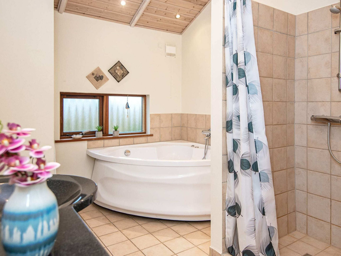 Bathroom 4, 5 Star Holiday Home in Ulfborg, Holstebro