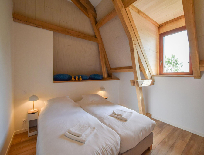 Room 4, Elegant 10-guest Villa With Pool & Castle Views, Dordogne