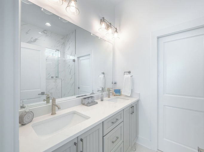 Bathroom 4, Channel 6 by Topsail Realty, Pender