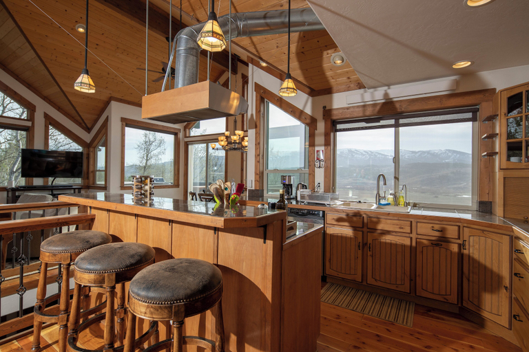 Interior 5, Alpine Recharge, Lincoln