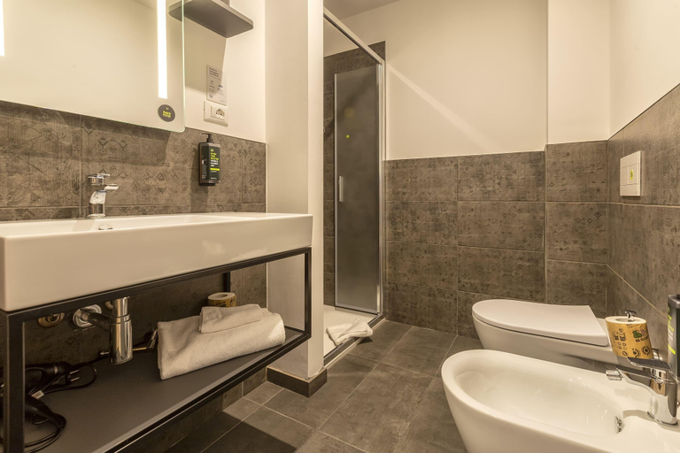 Bathroom 5, B&B Hotel Sassari, Sassari