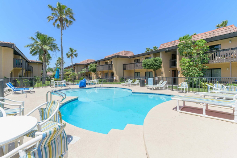 Pool 5, 2nd Floor 1br Beachfront Condo W/ Heated Pools 1 Bedroom Condo, Cameron