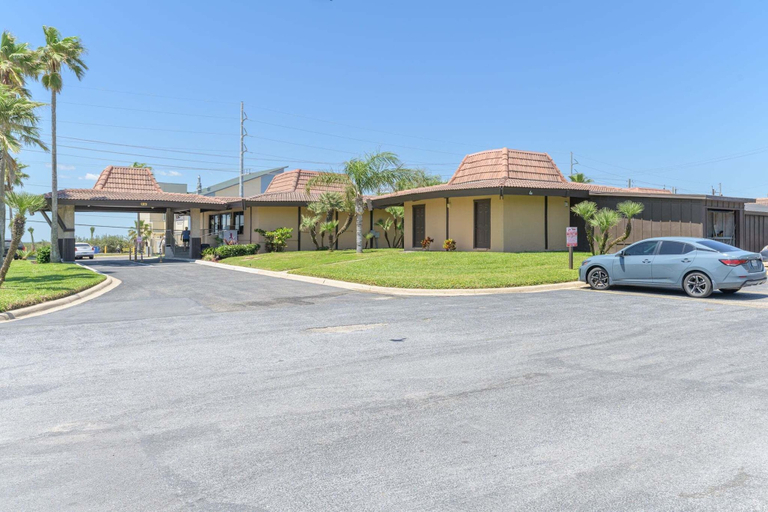 Property grounds 2, Tiki 254 - Beachfront Getaway With Heated Pools 1 Bedroom Condo, Cameron