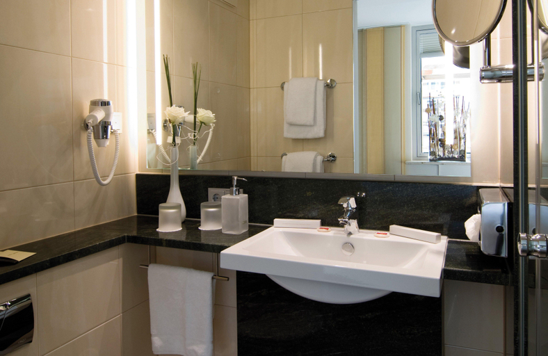 Bathroom 4, Leonardo Hotel Munich City Center, München