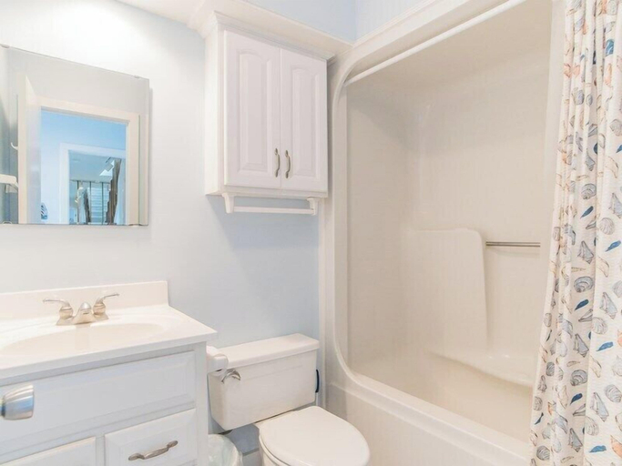 Bathroom 4, Sweet Surrender by Topsail Realty, Pender