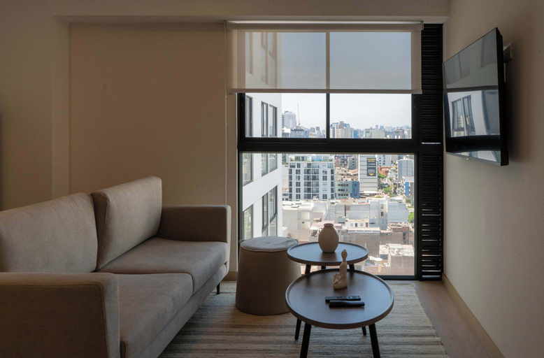 Room 4, w Amazing 1BR w Balcony in Barranco, Lima