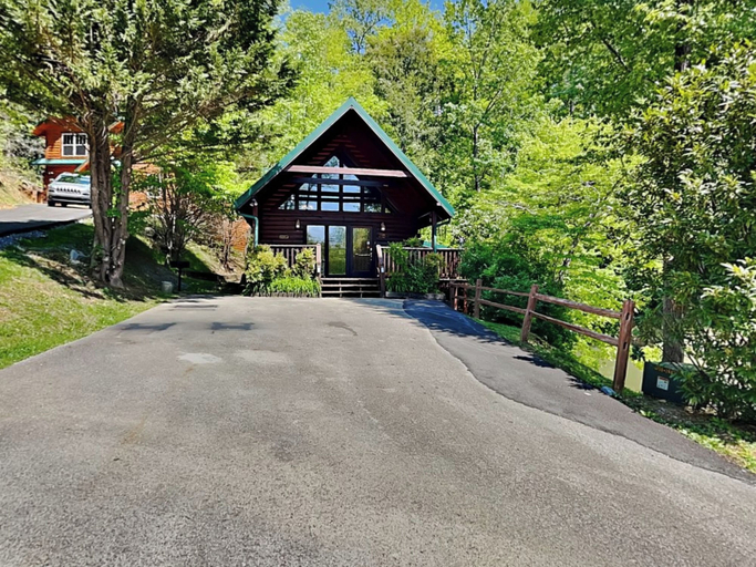 Exterior & Views 2, Hugs 'N Kisses by Jackson Mountain Rentals, Sevier