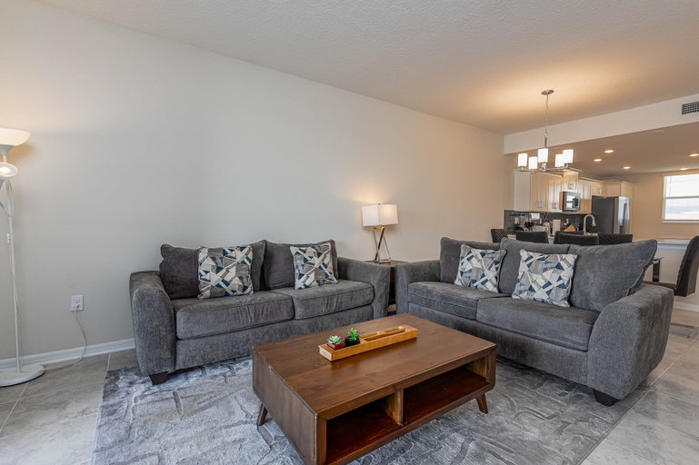 Interior 5, Comfortable 2BR Condo w/ Lake Views, Osceola