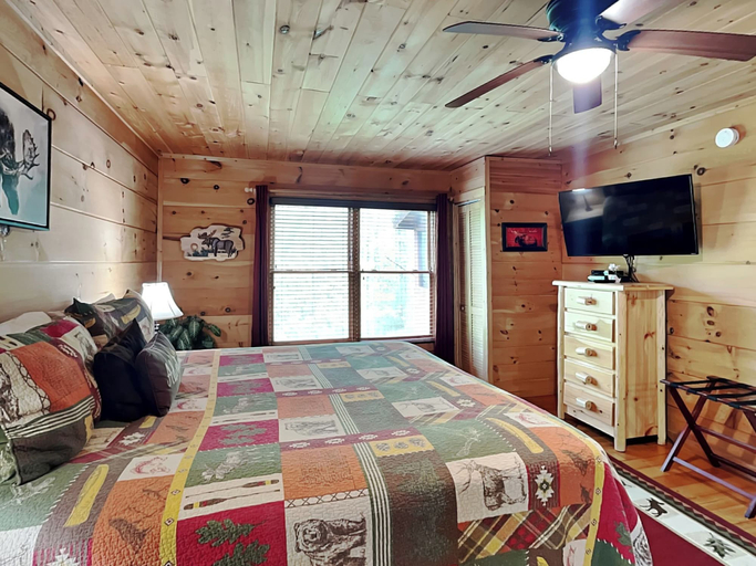 Bedroom 2, Wild Things by Jackson Mountain Rentals, Sevier