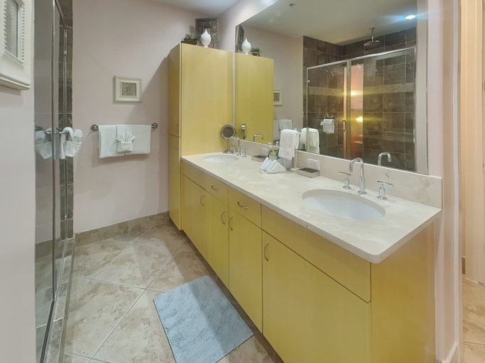 Bathroom 4, Western Waves by Ryson Vacation Rentals, Galveston
