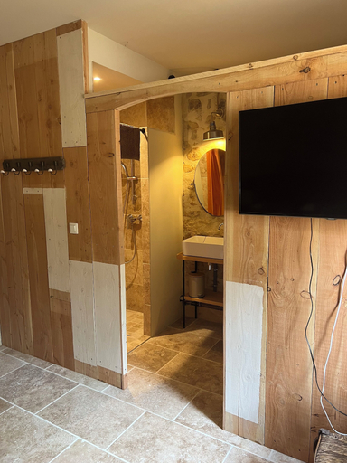 Bathroom 2, Mas Grange Neuve, Gard