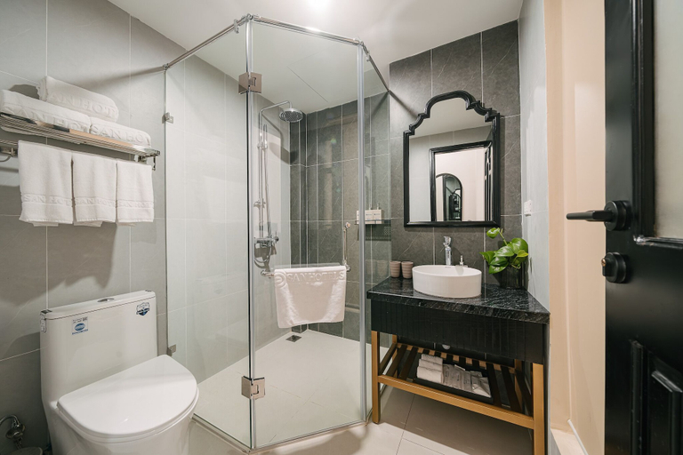 Bathroom 5, San Quinze Hanoi Hotel, Cầu Giấy