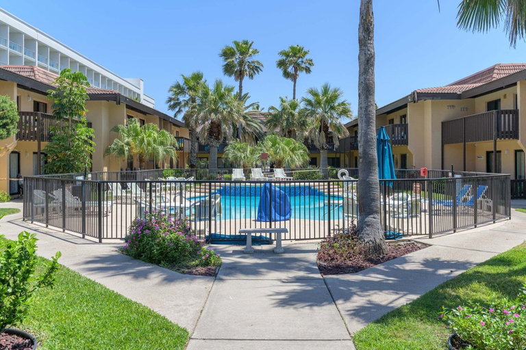 Pool 4, Tiki 254 - Beachfront Getaway With Heated Pools 1 Bedroom Condo, Cameron