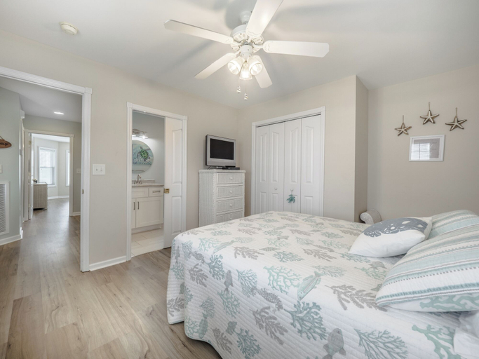 Bedroom 2, Beach, Please by Topsail Realty, Pender
