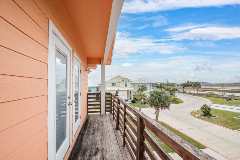 Interior 5, Sunrise Paradise - Pet Friendly! Boat Parking!, Nueces