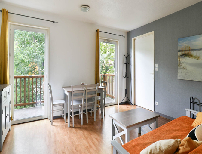 Living room 3, D. Des Grands Lacs Ndeg94-2p4, Landes