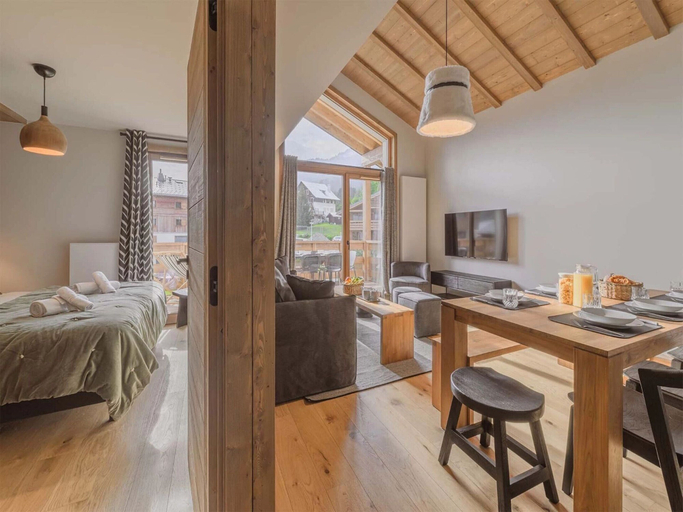 Room 3, Sophisticated Alpine Stay in Megeve, Haute-Savoie