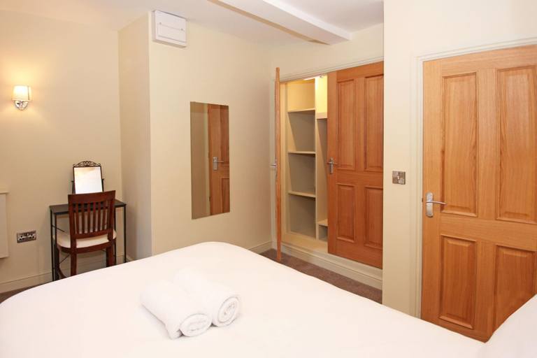 Room 2, St John's Hill Apartments, Shropshire