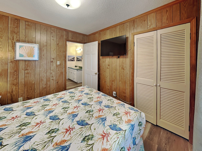 Bedroom 2, Catch A Wave by Topsail Realty, Pender