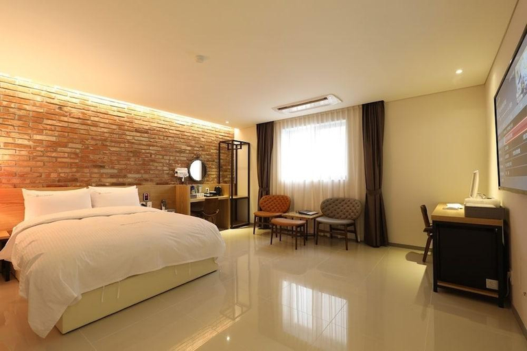Bedroom 2, Suwon Saint Hotel, Suwon