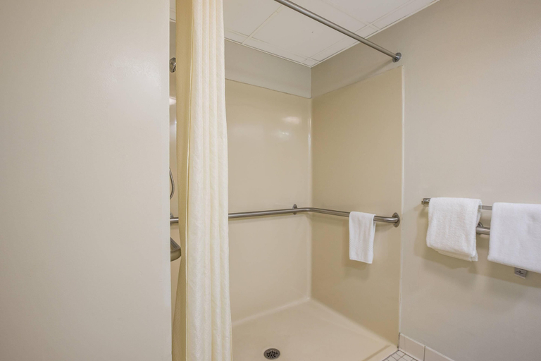 Bathroom 4, Clarion Pointe Sevierville-Pigeon Forge, Sevier