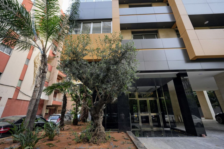 Room 4, The Yellow Apartment Badaro 3 Bdrm 24 7 Electric, Beirut