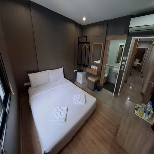 Room 5, Premium Double Retreat Unwind in Style, Ratchathewi