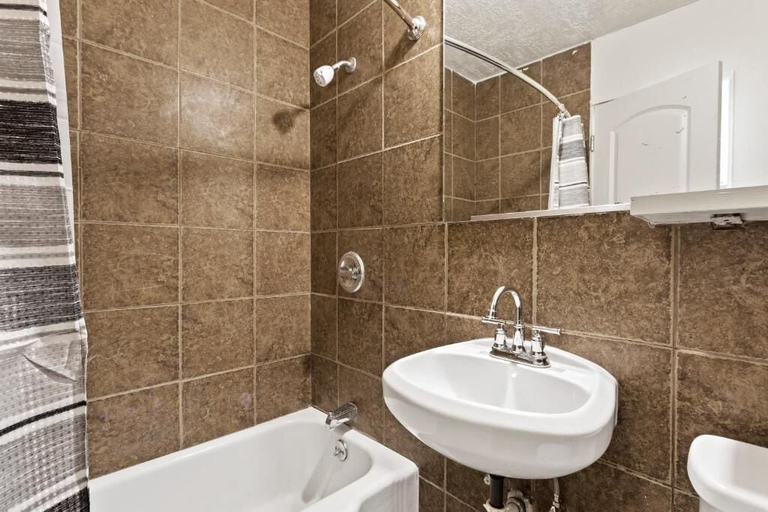Bathroom 4, Temple View Inn Ogden, Weber