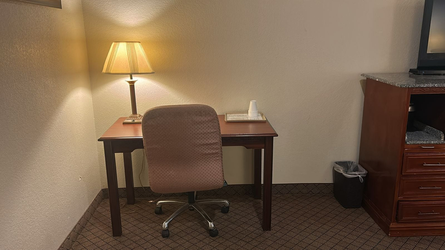 Others 5, HiWay Inn Express Kiowa Hwy 69, Pittsburg