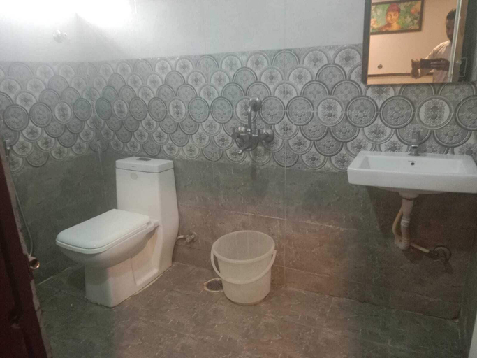Bathroom 4, Hotel Vaishnavi, Hyderabad