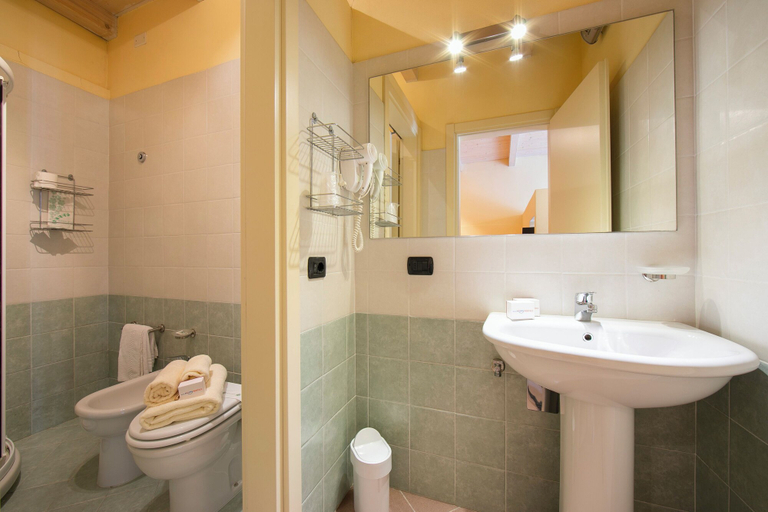 Bathroom 2, Passeggiata Apartments, Brescia