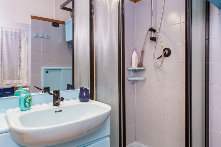 Bathroom 5, 5 Terre Free Shuttle Villa Maremonti with Pool, Genova