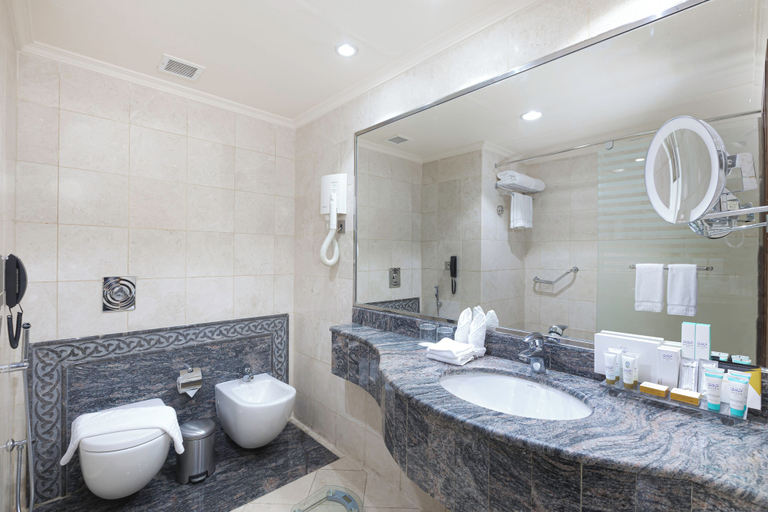 Bathroom 4, MADEN Hotel, Al Madinah Al Munawwarah