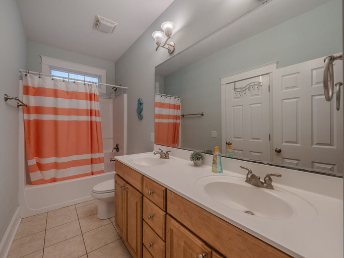 Bathroom 3, After Dune Delight by Carolina Retreats, New Hanover