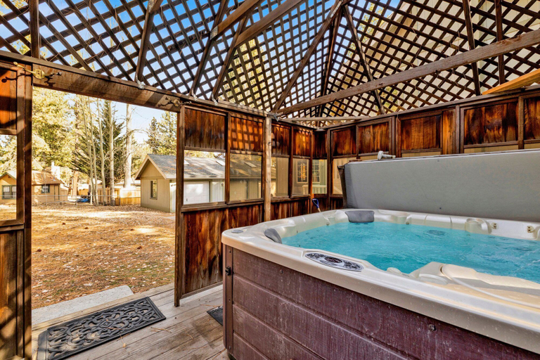 Outdoor spa tub 5, Summit Hideaway #445, San Bernardino