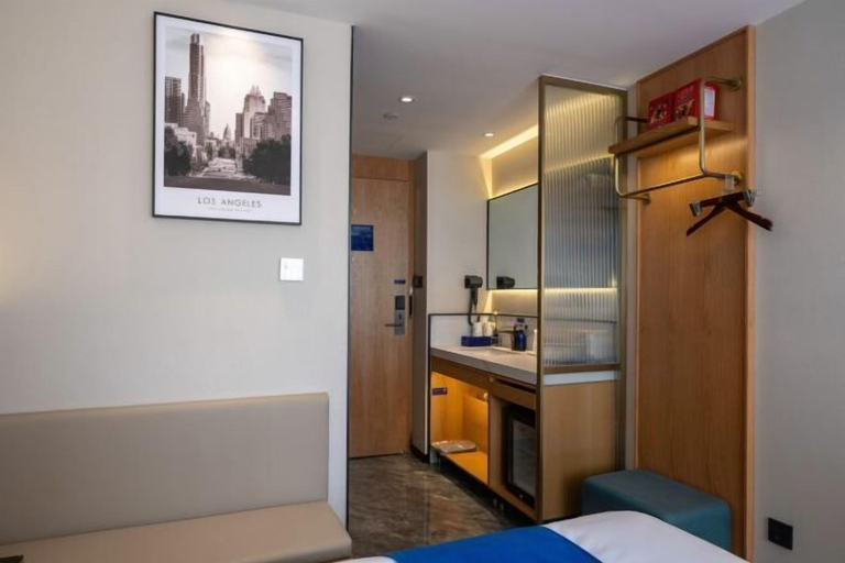 Bedroom 3, Super 8 Collection Hotel Beijing Guomao Baiziwan Subway Station, Beijing