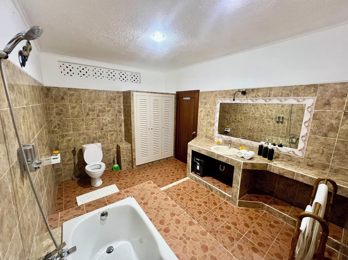 Bathroom 4, Villa Tiga Naga Sanur, Denpasar