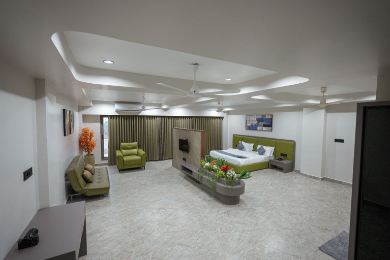Room 5, Hotel Kesharinandan, Ahmadabad