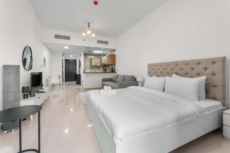Room 2, Stayshort - Chic Studio Apartment in JVC Sleeps 4, Dubai
