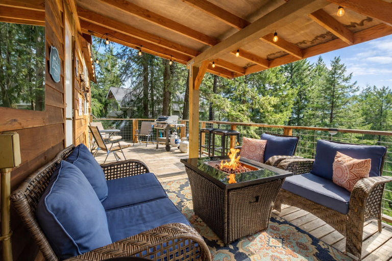 Property grounds 3, Das Tree Haus 1 Bedroom Home by NW Comfy Cabins by RedAwning, Chelan