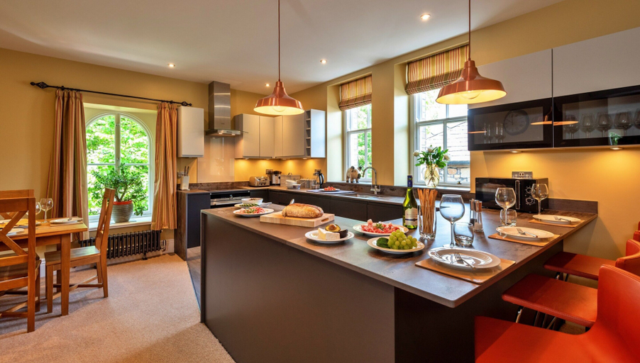 Private kitchen 4, Elegant Duplex in Buxton's Historic Center, No Deposit, Derbyshire