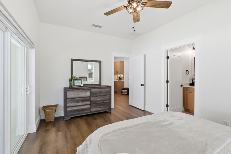 Room 2, Modern Mount Dora Escape Style And Sunshine 4 Bedroom Home, Lake