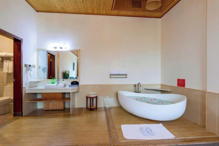 Bathroom 4, Enping Jinjiang Hotspring Hotel, Jiangmen