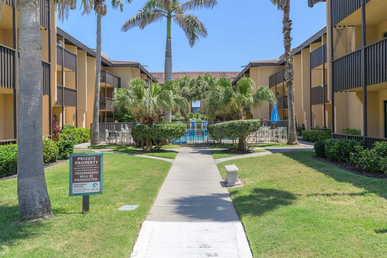 Property grounds 4, Tiki 318 - Lovely One Bedroom Beachfront Property 1 Condo, Cameron