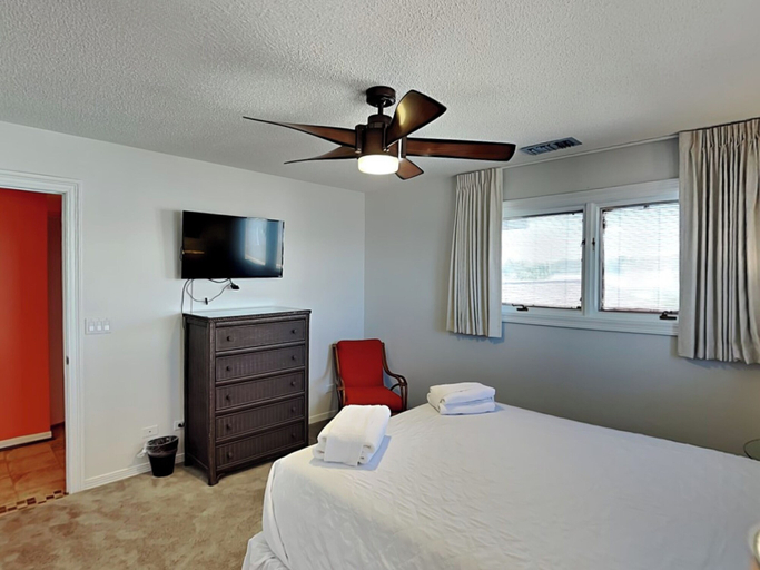 Bedroom 2, Lion On The Beach by Resort Collection, Bay