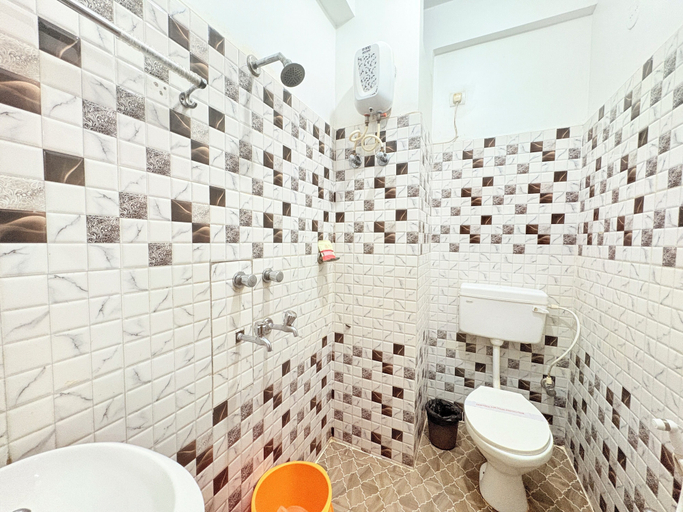 Bathroom 4, Bay inn Puri, Puri