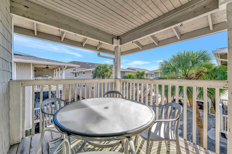 Room 2, Direct Beach Access Oceanfront Condo & Big Balcony, Pinellas