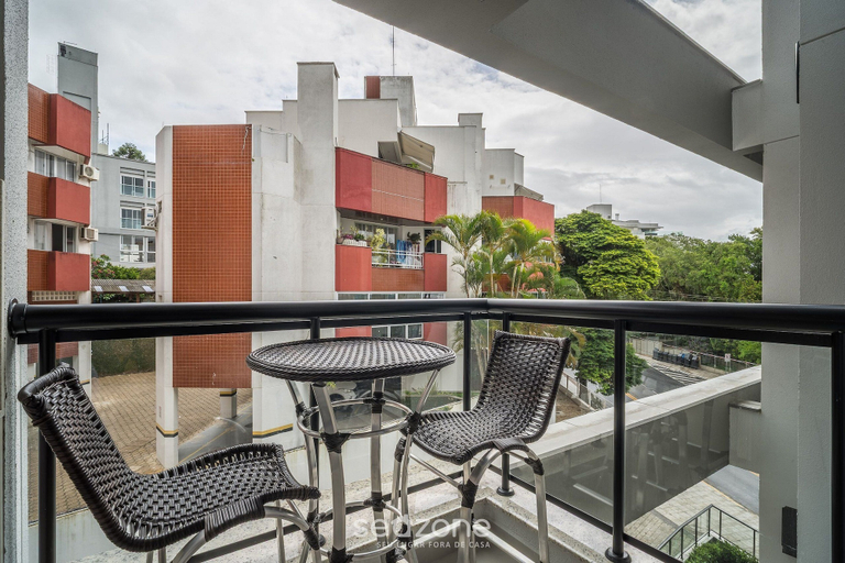Property grounds, Apt w/ BBQ & Balcony 220 m From the Beach Rty0216, Florianopolis